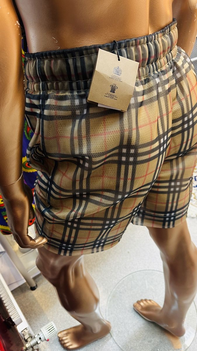 Burberry Pantaloni: Burberry Kurze Hose – Nuovo e nell'imballaggio originale da Lachen SZ venduto da HelvetiaLuxury 8