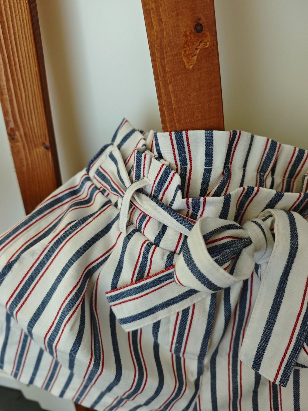 Pantalons: Short – D'occasion à Hermenches par kar_zj5h 1