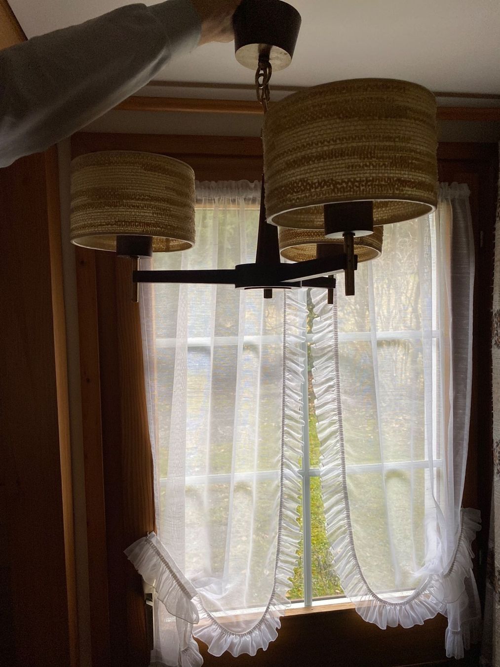 Lampadari & plafoniere: Deckenleuchte mit drei Schirmchen, Holz/goldfarbene Kette – Usato da Stein AR venduto da claire009 2