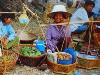 Copricapi, berretti & cappellini: Thailändischer Strohhut - Chapeau thailandais en paille – Usato da Savagnier venduto da Marderuth 2