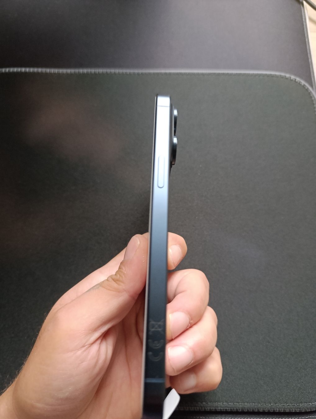 Apple Telefoni cellulari / Smartphones: iPhone 15 Pro Max Neu – Nuovo (secondo la descrizione) da Aarburg venduto da kor_zmw5 4