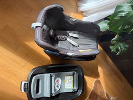 Maxi-Cosi baby car seat with Isofix Family Fixbase grey