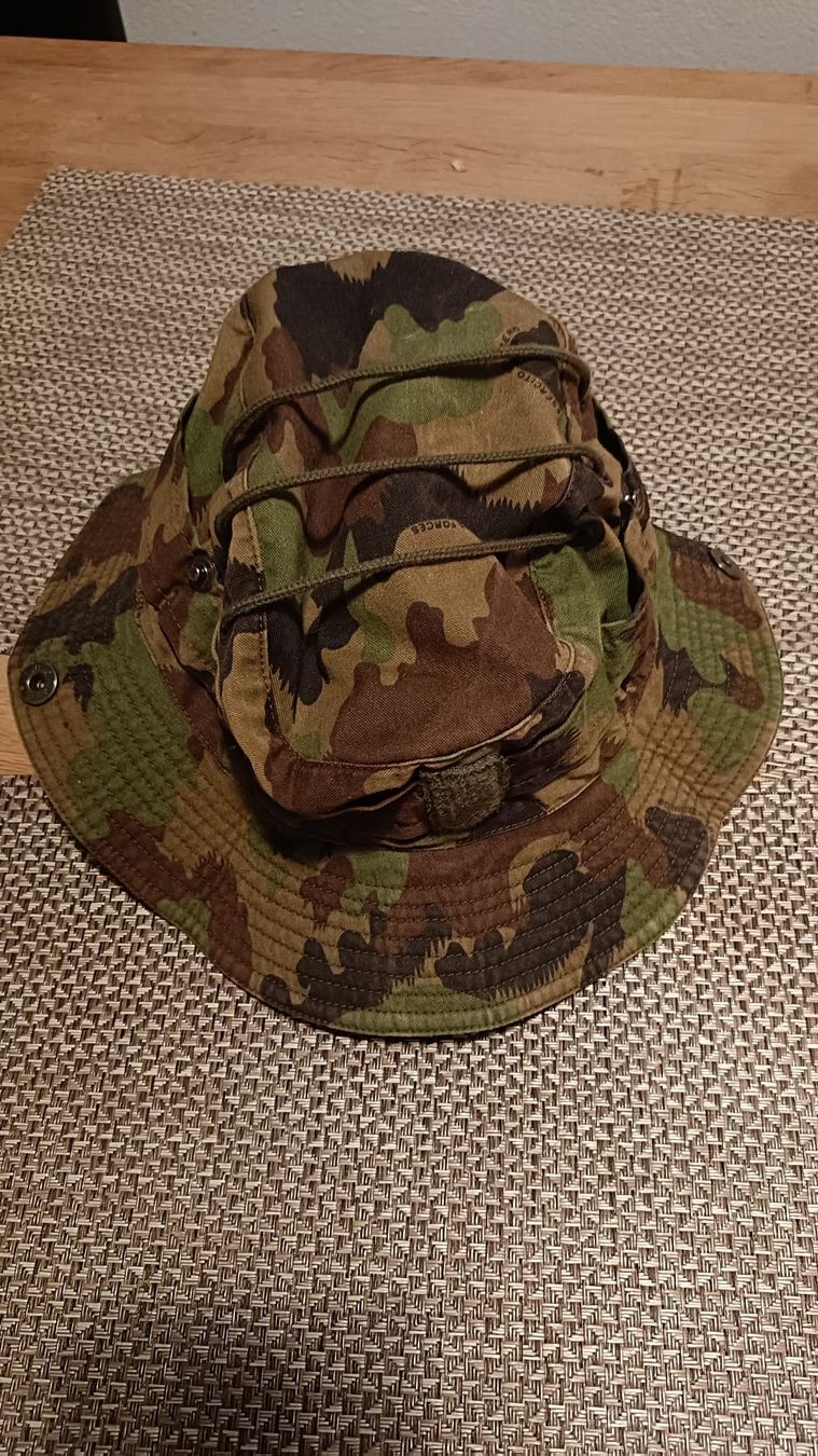 Schweizer Armee Copricapi, berretti & cappellini: Original Jungle Hat 58 (Späher) – Usato da Neuenkirch venduto da Sickman