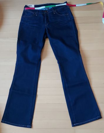 Neue Wrangler Damen Jeans Eve Flare Gr. 33 / 34