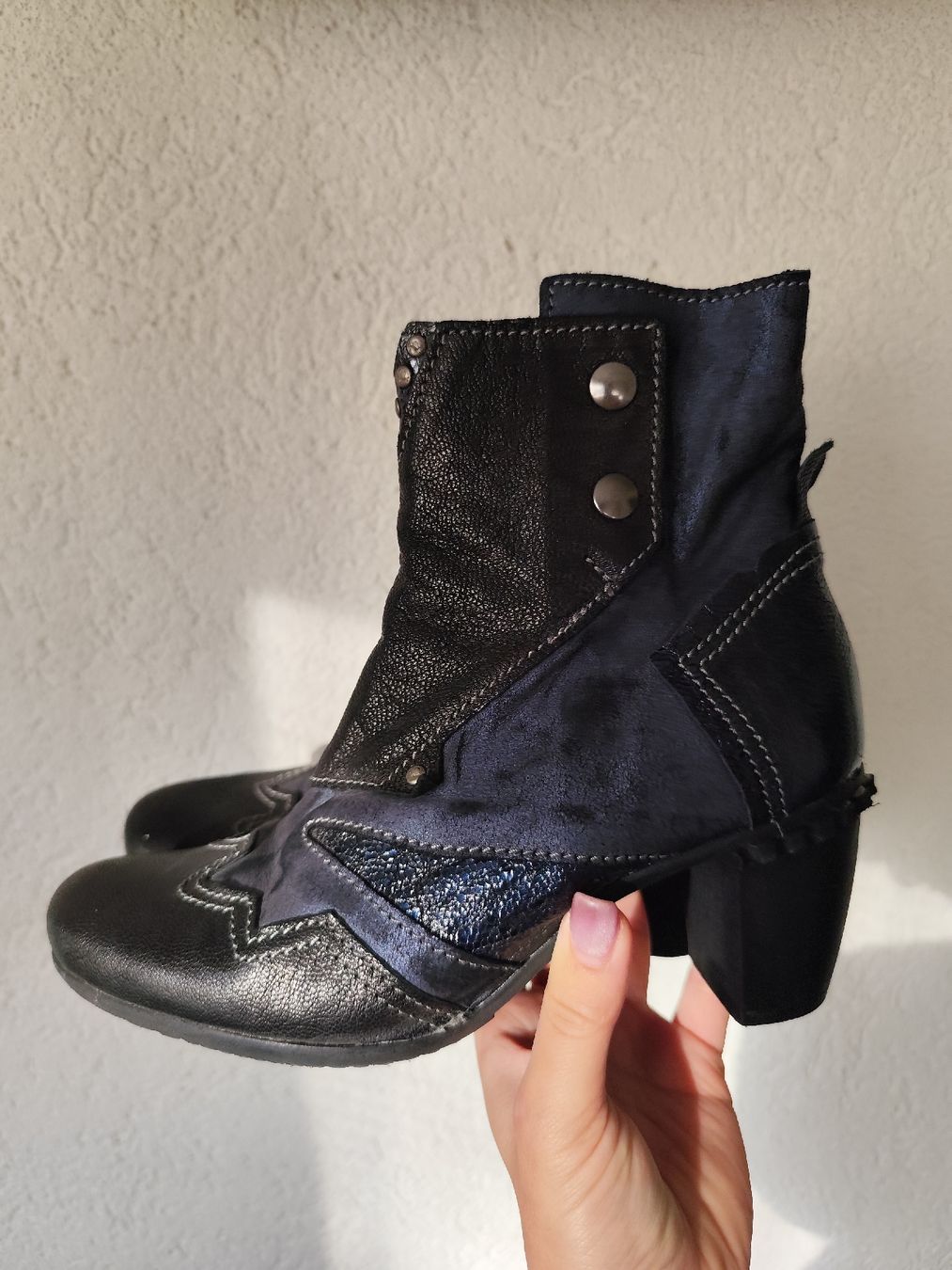 Scarpe da donna: Charme boots Italy 36 cosplay – Usato da Mägenwil venduto da VintageGirly