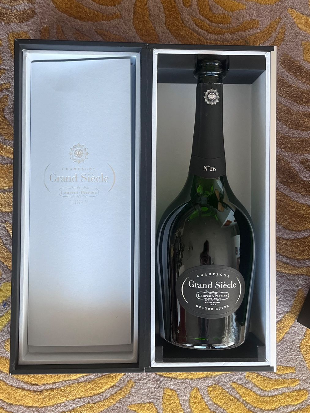 Perrier Bicchieri, Caraffe & Bottiglie: Laurent-Perrier Grand Siècle n 26 vide RARE – Nuovo (secondo la descrizione) da BREMBLENS venduto da Lafoudre