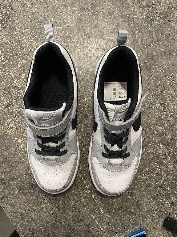 Herrenschuhe: Nike Sneakers Grau/Weiss  – Neu und originalverpackt aus Kloten von Lume_o 2
