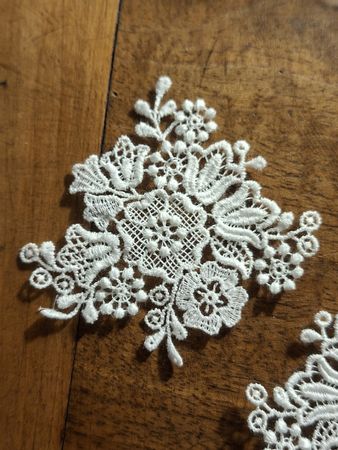 Stickerei Blumen Aufnäher weiss