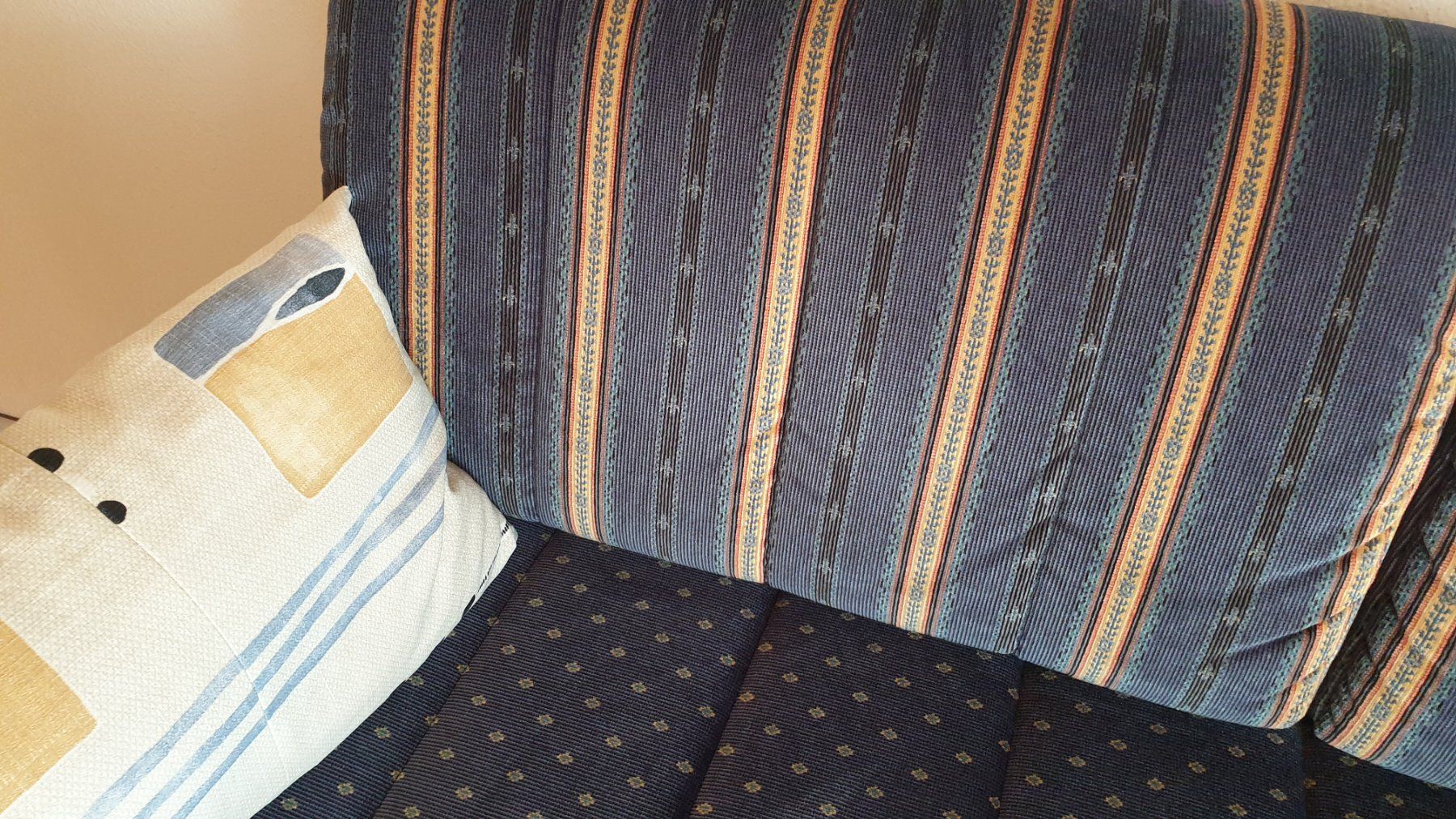 Sofas: Zweiersofa mit Stauraum. – Gebraucht aus Goldach von armando_r 1