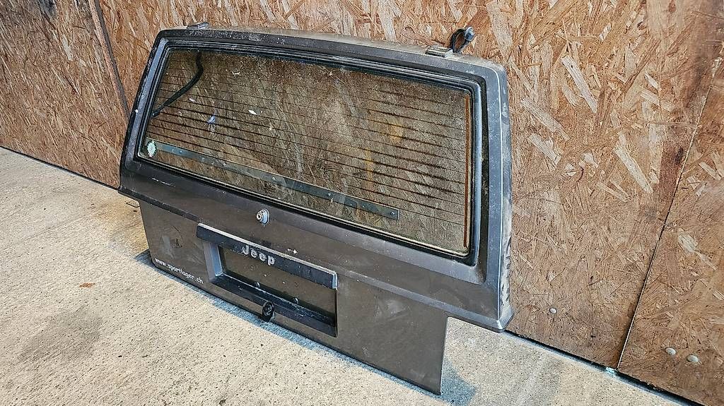 Jeep Tutti pezzi di ricambio auto: Heckklappe Jeep Cherokee XJ Jg. 84-96 – Usato da Wettswil venduto da Swiss_Outlaw 1