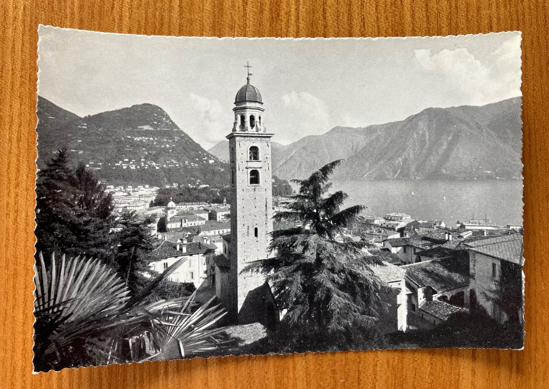 Cartoline postali: Lugano, cattedrale di San Lorenzo e Monte Bré – Usato da Aarau venduto da luck123
