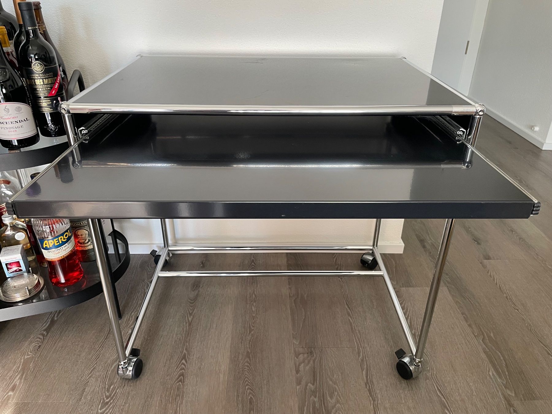 USM Scrivanie: USM Haller Schreibtisch schwarz – Usato da Uster venduto da klale03 1