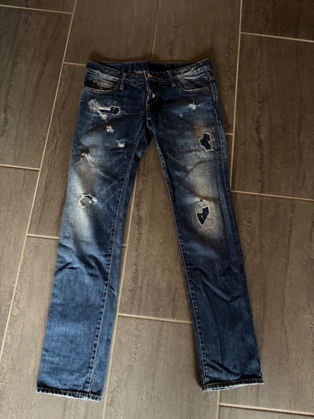 Dsquared2 Jeans: Jeans Dsquared2 en taille 44 – Usato da Martigny venduto da Sessalie 1