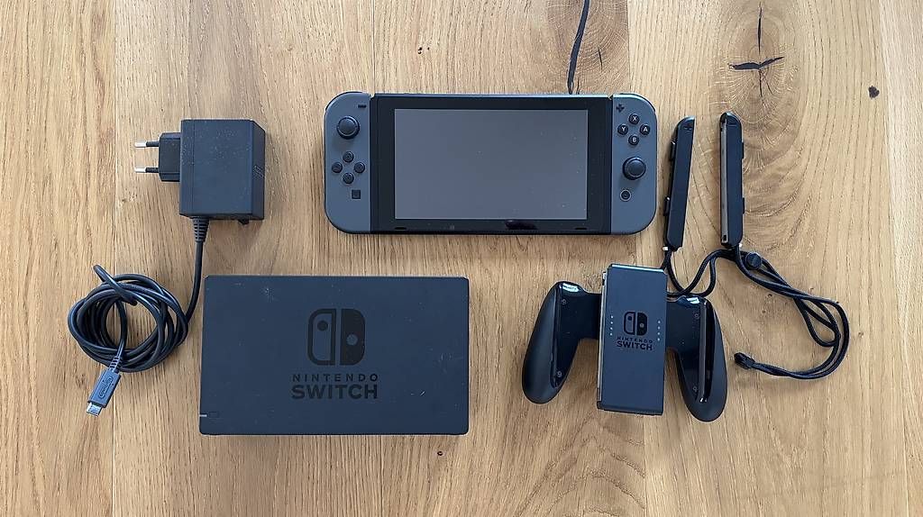 Nintendo Console: Konsole Nintendo Switch grau gebraucht im Set – Usato da Dielsdorf venduto da Jan549 3