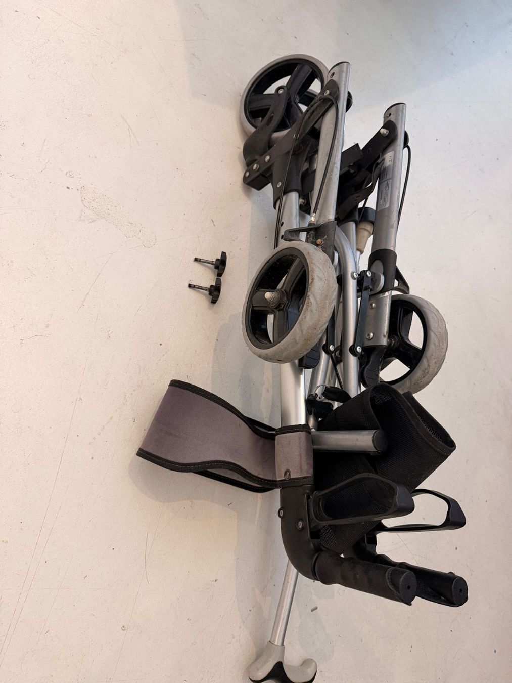 Gehhilfen: Rollator – Gebraucht aus Adliswil von Dkain 3