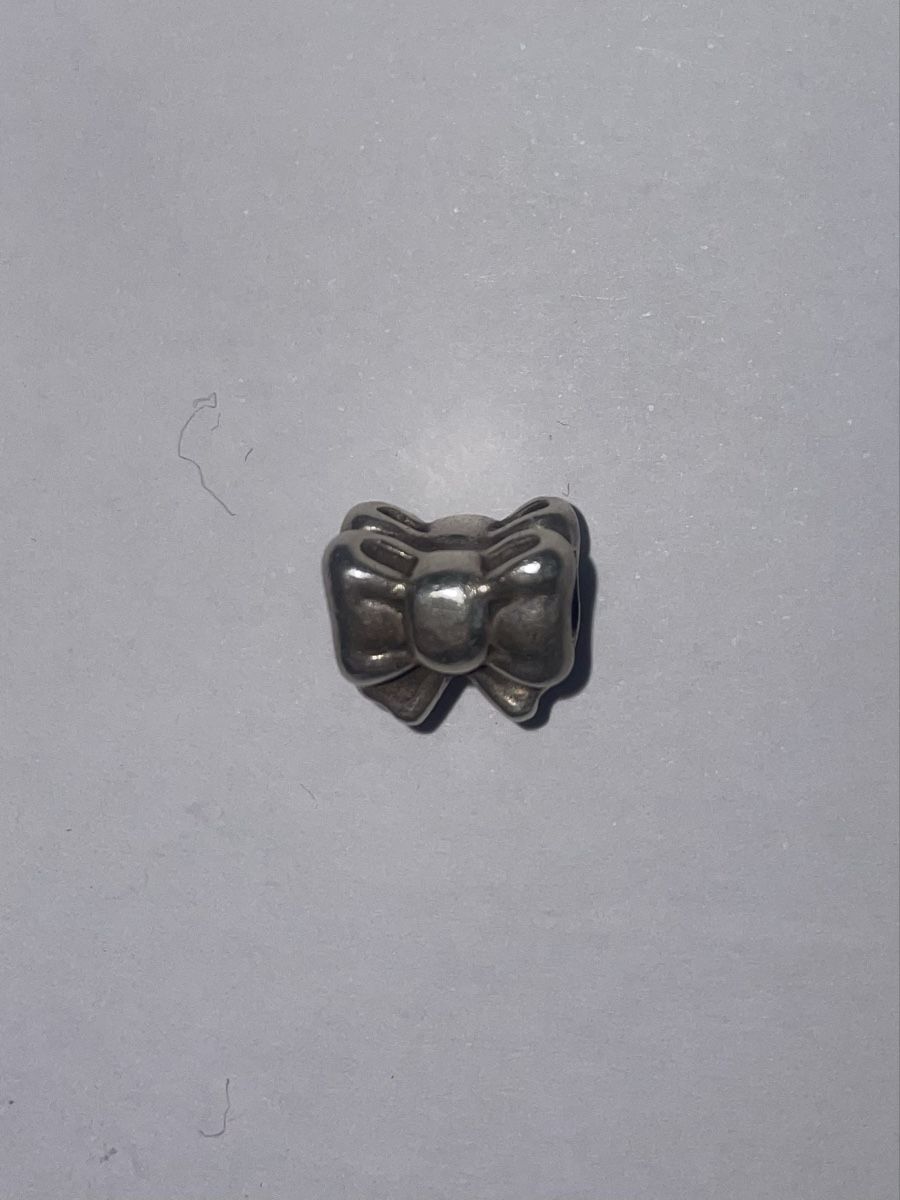 Pandora Anhänger: Pandora Charm Schleife  – Gebraucht aus Zürich von regenwetter100