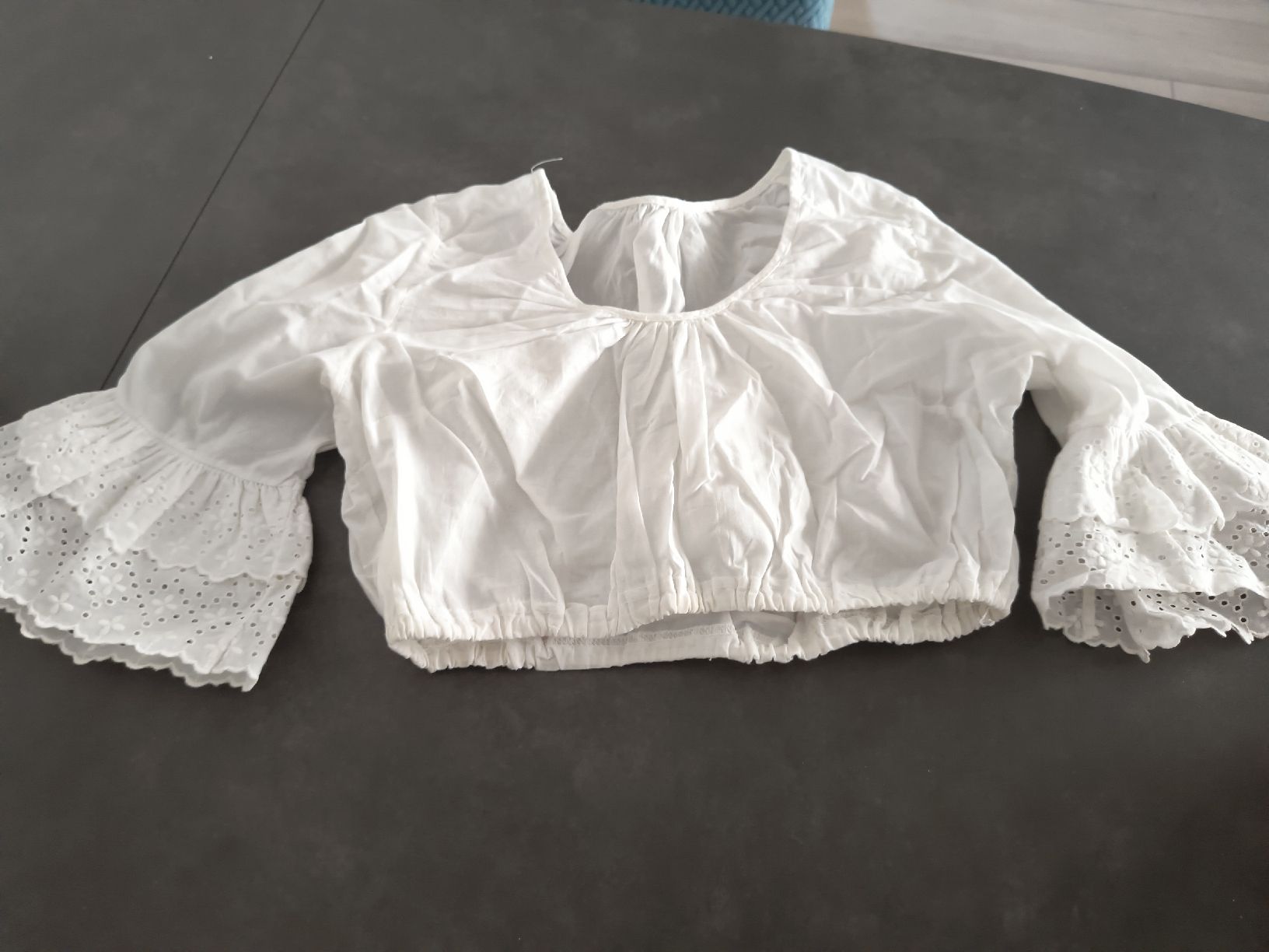 Top: Dirndl Oberteil Top mit Trompetenärmel, Gr. 38 – Usato da Oberweningen venduto da Bumblebee2