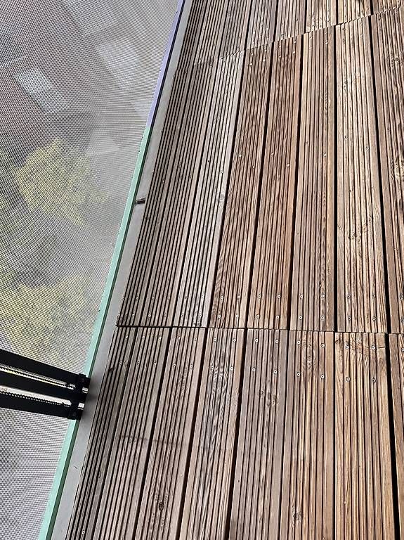Articoli in legno: Wooden deck boards for balcony – Usato da Winterthur venduto da Wavaa 1