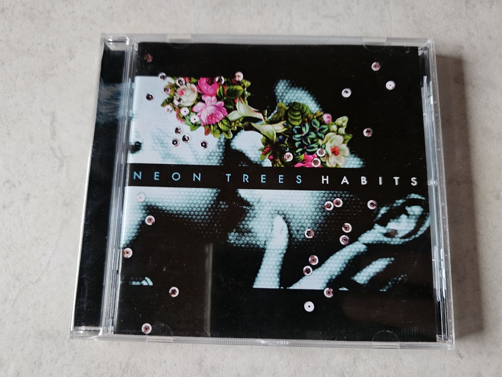 CD: Neon Trees  -  Habits  /  (Alternative Rock) – Usato da Schneisingen venduto da backstore24