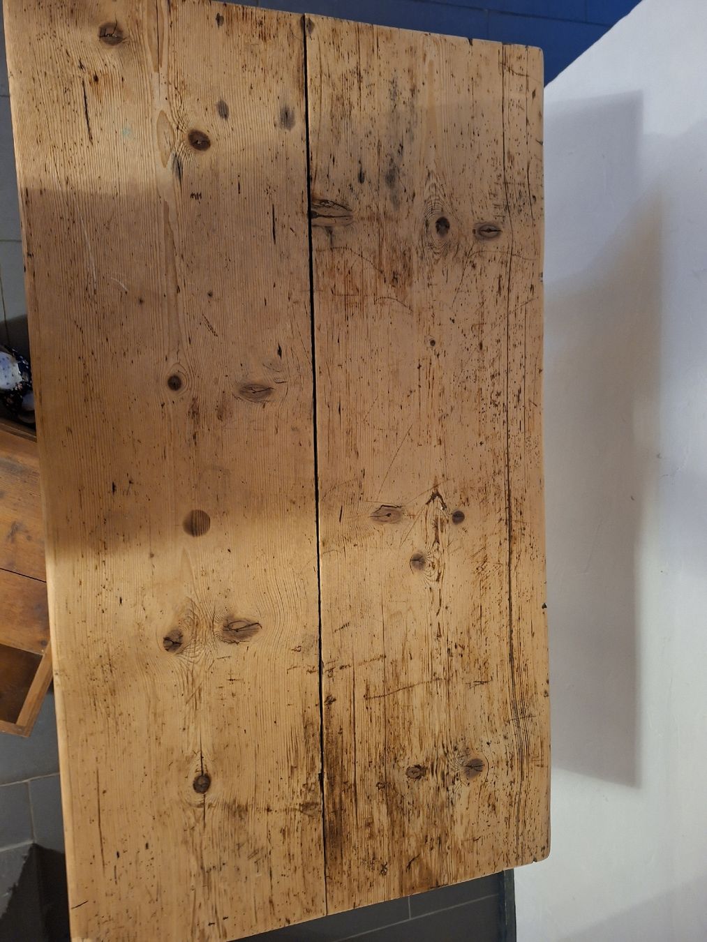 Tavoli: Alter Holztisch mit Schublade  – Usato da Aadorf venduto da Hupfgump 4