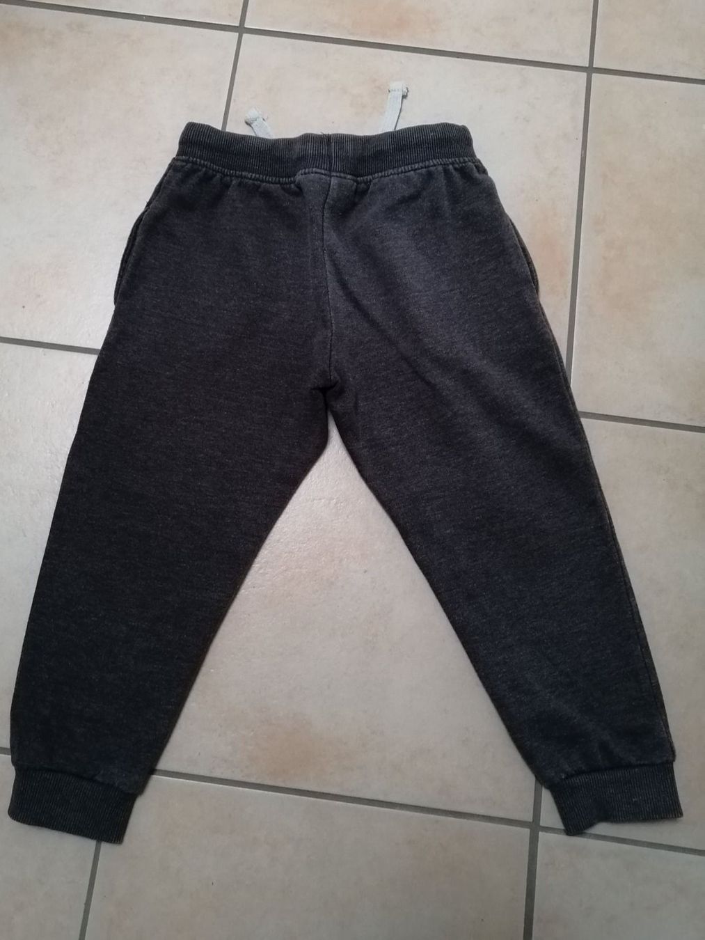 Pantaloni: Kind Jogginghose Gr. 98 – Usato da Henau venduto da AXAA 2