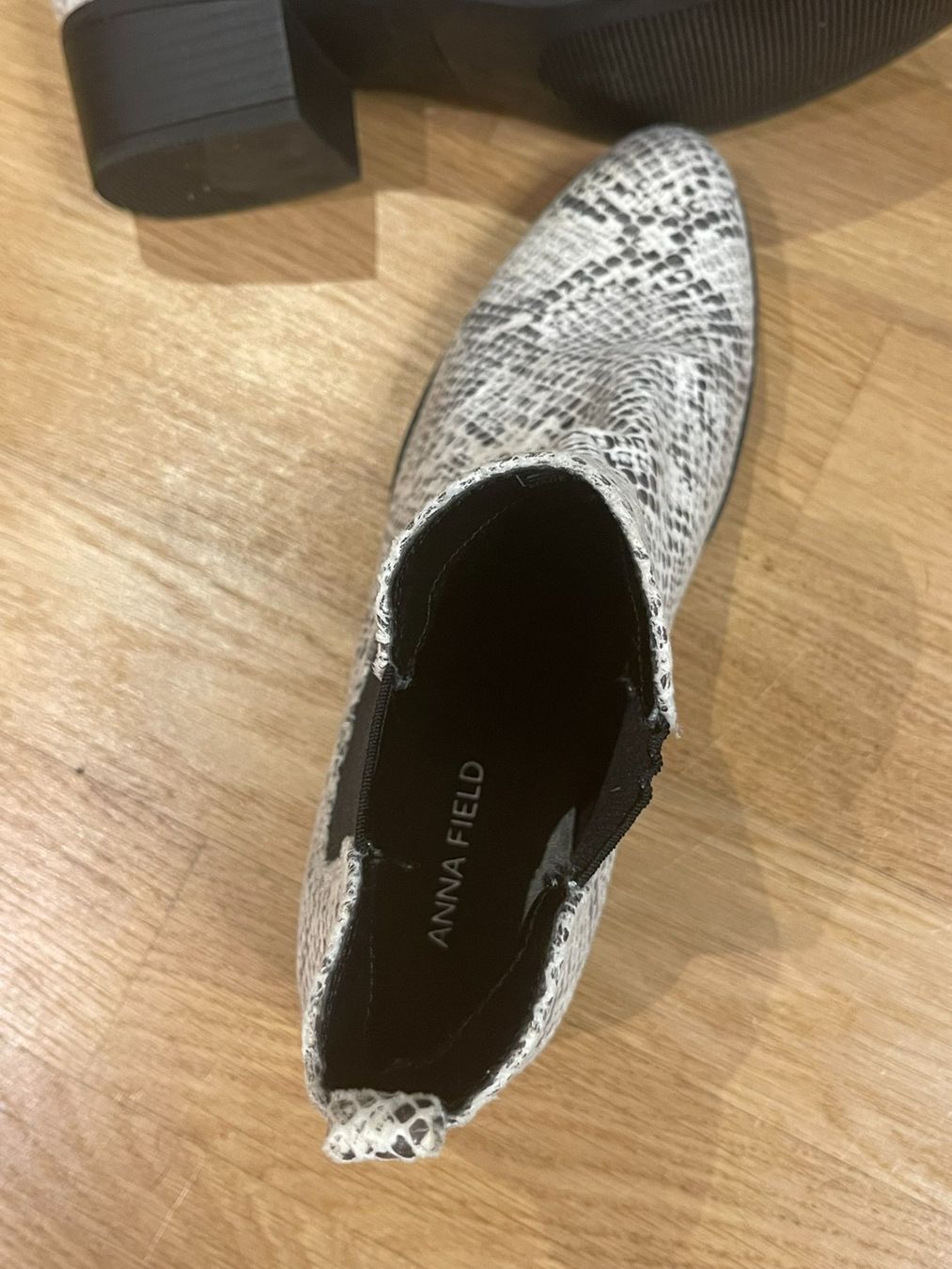 Scarpe da donna: Stiefeletten im angesagten Schlangenmuster, Gr. 37 – Usato da Rheineck venduto da FGeissler 3