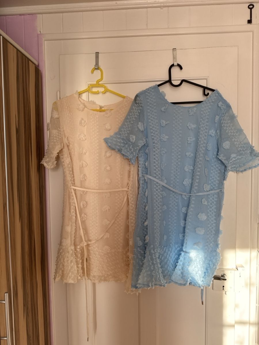 Vestiti: Schöne Sommerkleider 2er Set Gr. M/L creme & hellblau. – Nuovo e nell'imballaggio originale da Muhen venduto da _arif_