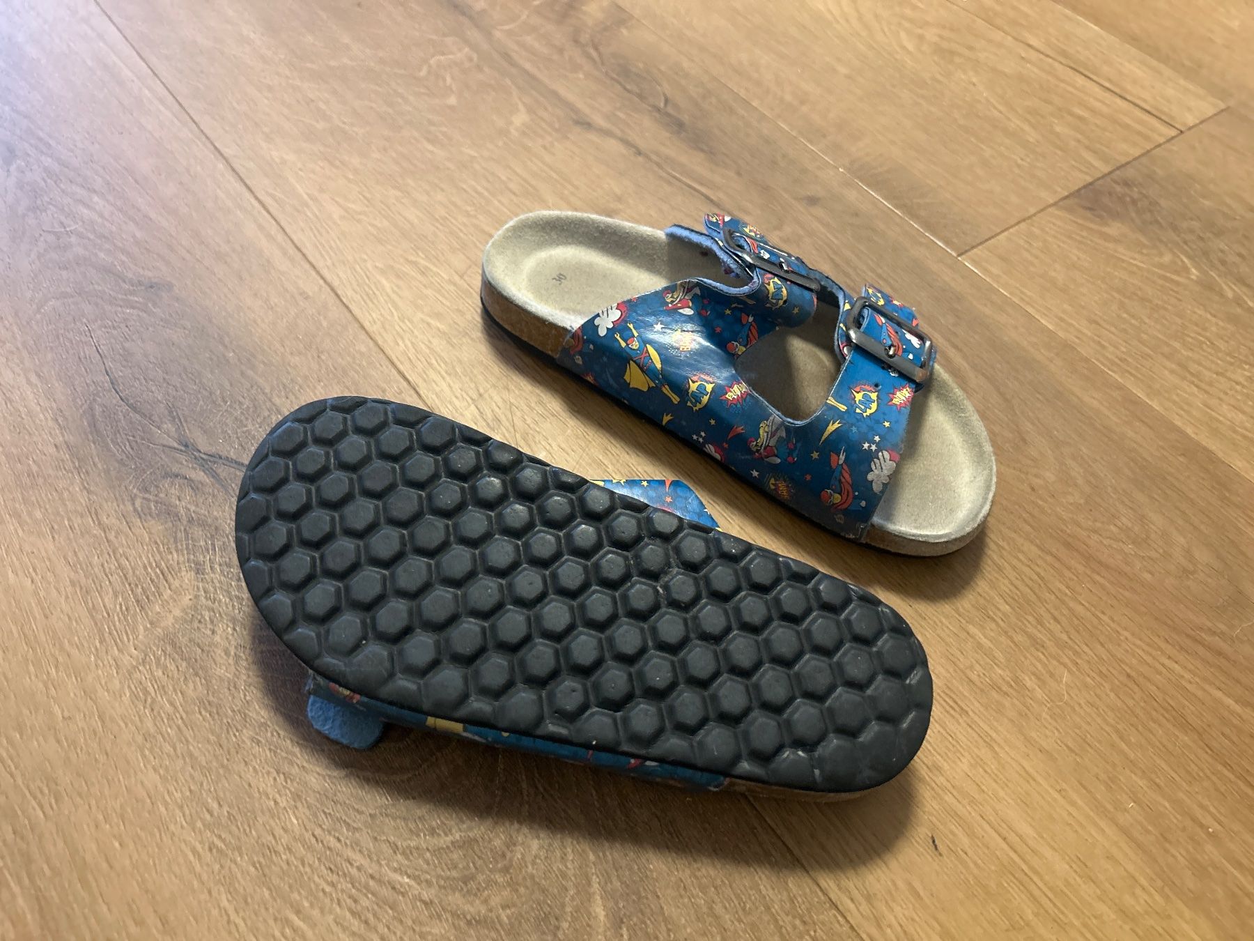 Scarpe per ragazzi: Jungs Hausschuhe Gr 30 – Usato da Regensdorf venduto da Spyke55 1