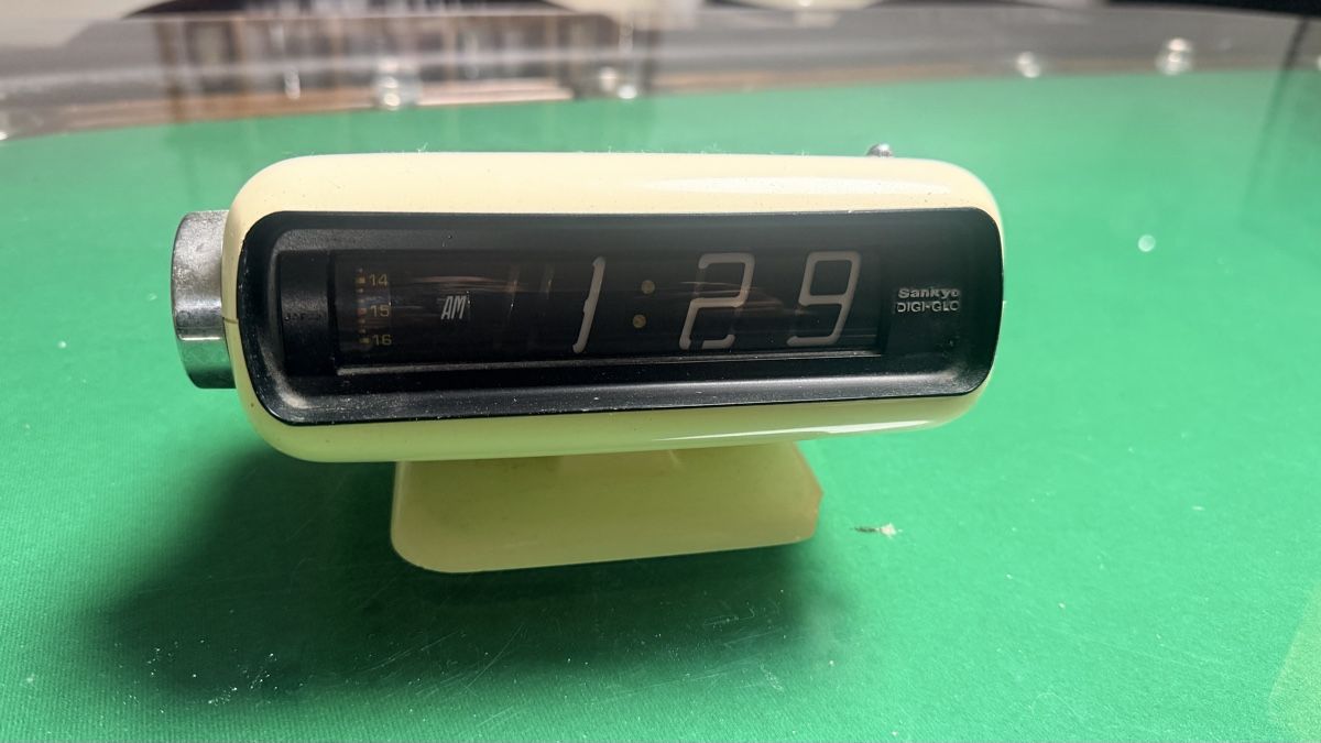 Sveglie: Réveil digital Sankyo Digi-Glo vintage, flip clock – Usato da Colombier NE venduto da manupsin 1
