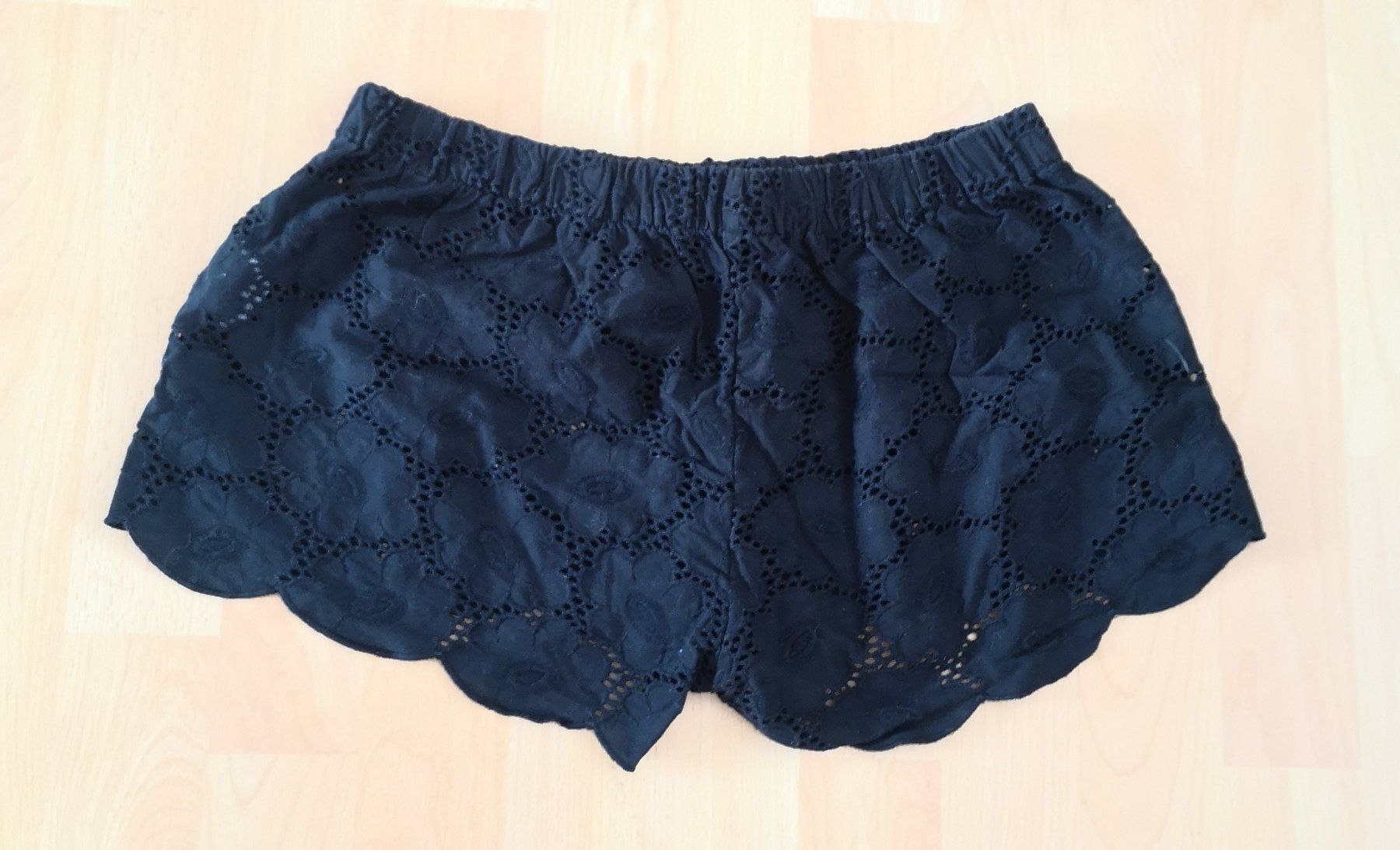 Pantaloni: 3-er Set Hotpants XS - Spendenaktion – Usato da Unterkulm venduto da Beljasch 8