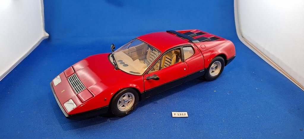 Kyosho Modellini d'auto: Vitrinen Ferrari Modell Auto 1:18 Kyosho – Usato da Birsfelden venduto da Mg65