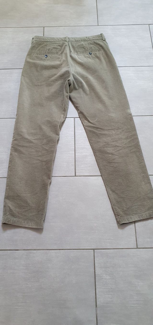 H&M Pantaloni: Neuwertige Cordhose, Gr. 29, regular fit – Usato da Wallenwil venduto da Rainbow45 1