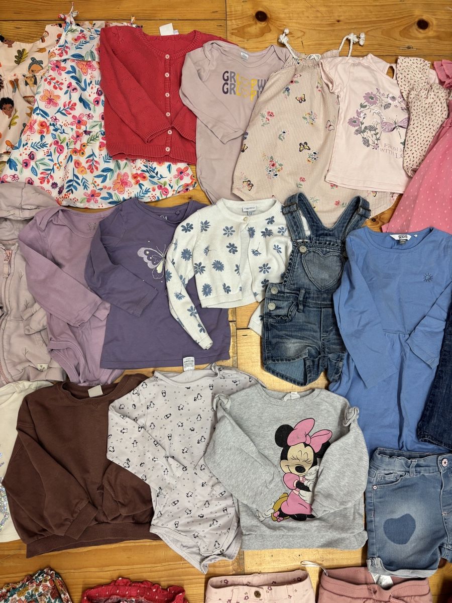 Lotti & Set di vestiti: Kleiderpaket Mädels, Grösse 92/98 – Usato da Büren an der Aare venduto da Nikito2001 2