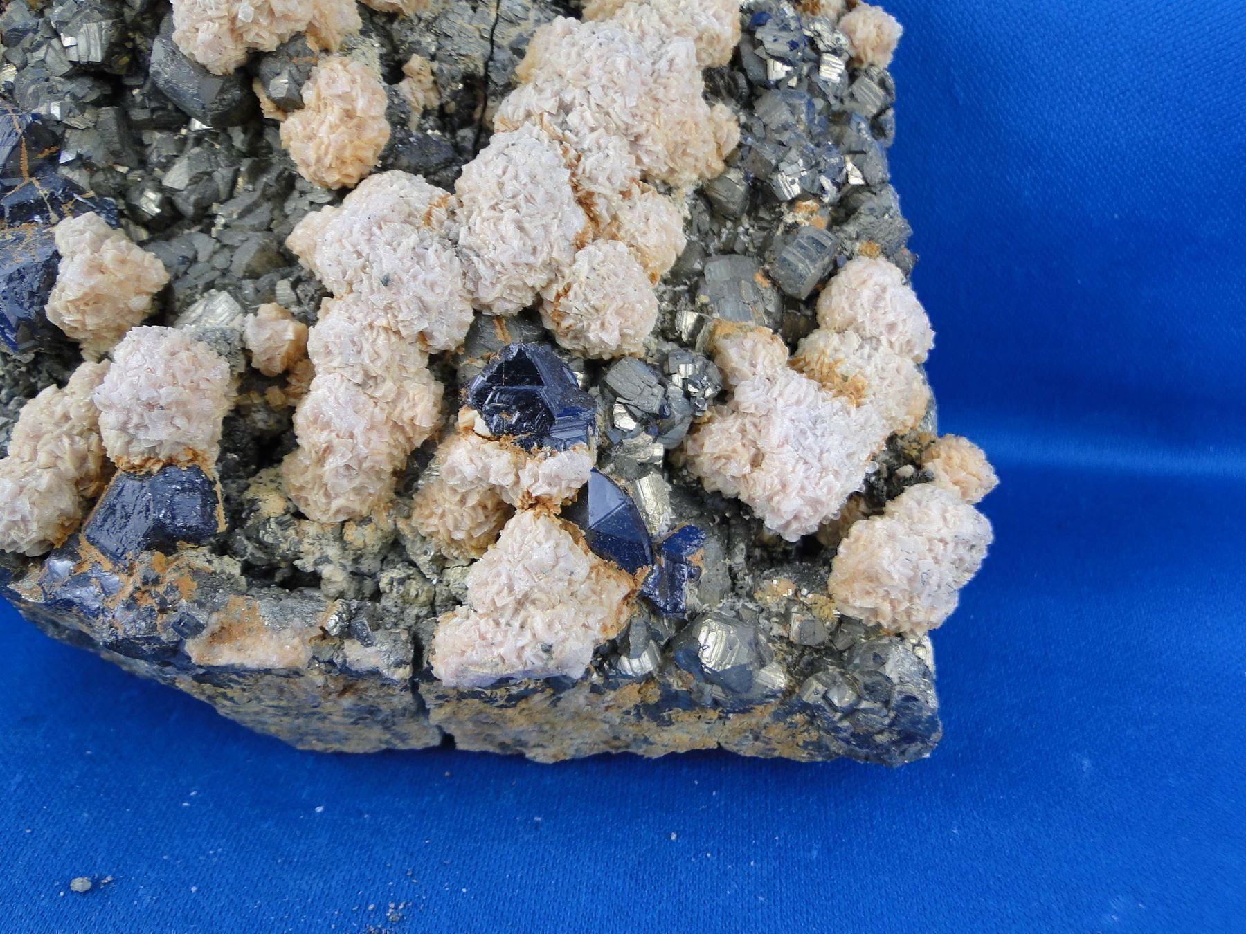 Minerali & Pietre curative: Rhodochrosit mit Sphalerit und Pyrit – Usato da Schinznach Bad venduto da Demerald 3