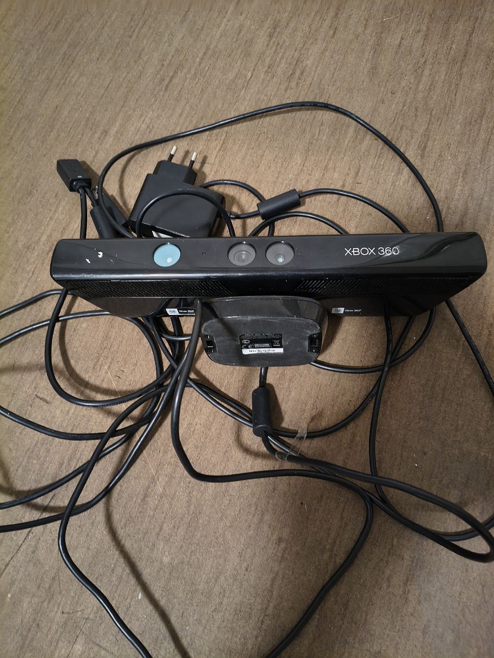 Microsoft Controller: Xbox 360 Kinect Sensor with Cables and Power Adapter – Usato da Zürich venduto da TrainLine 1