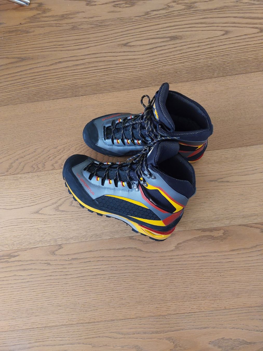 Chaussures hommes: Chaussures de trekking gr 43 – D'occasion à Delémont par Petitlutin 1