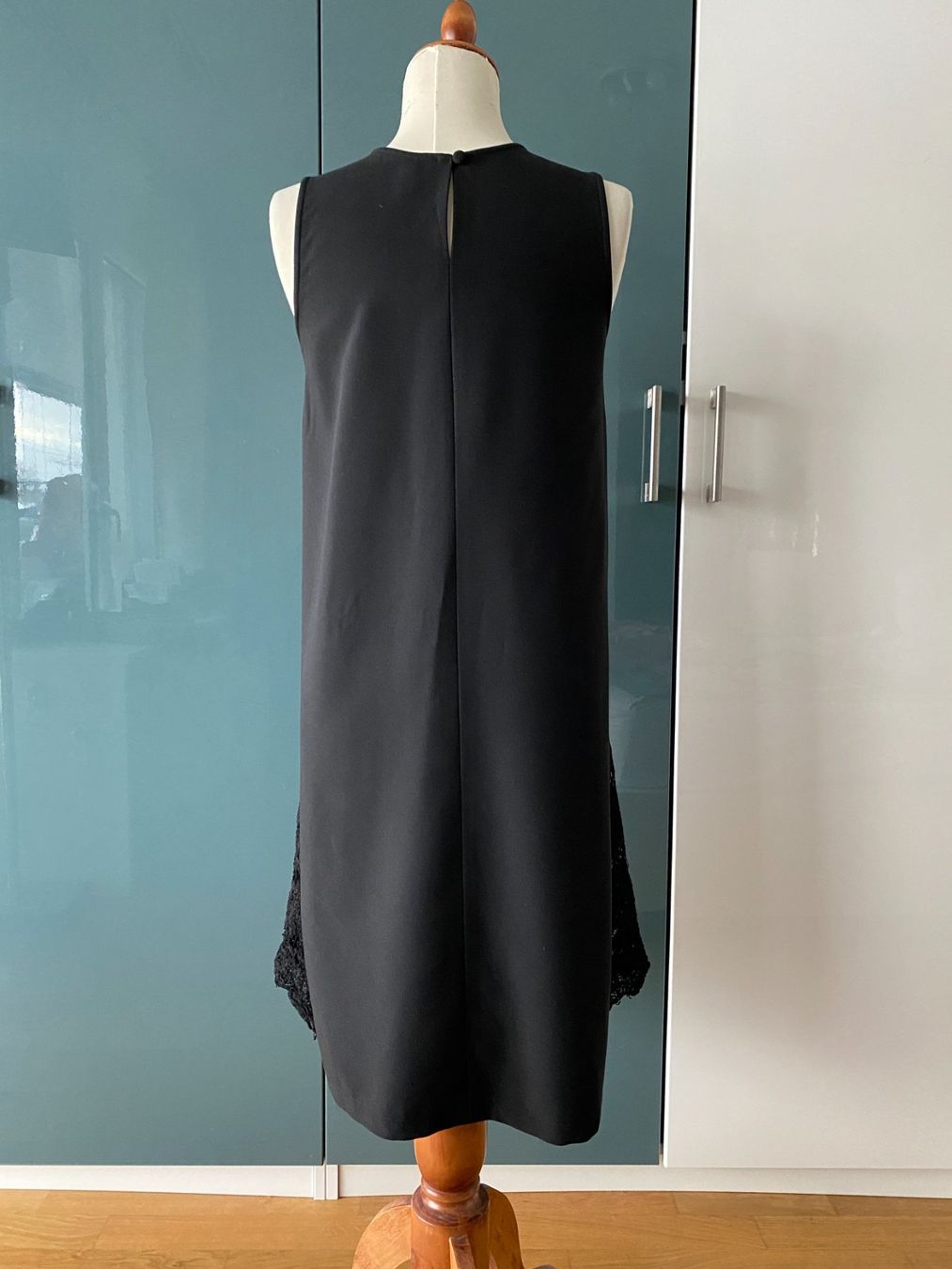 Kleider: Schwarzes ärmelloses Kleid mit Spitze S/M – Gebraucht aus Dübendorf von Levintreyer 3