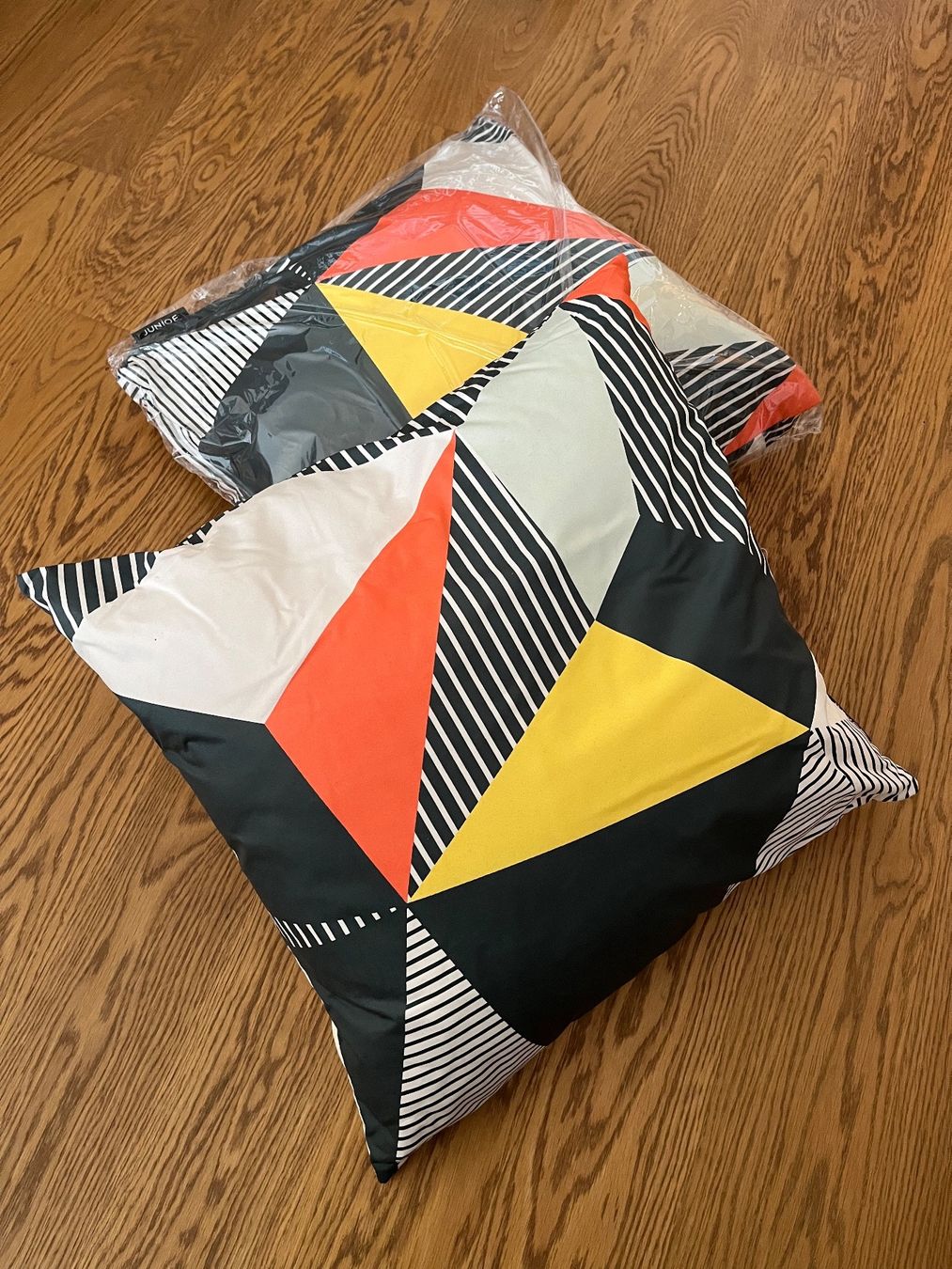 Kissen: 2 neue Kissen 50x50cm – Neu und originalverpackt aus Zürich von car_cr6w