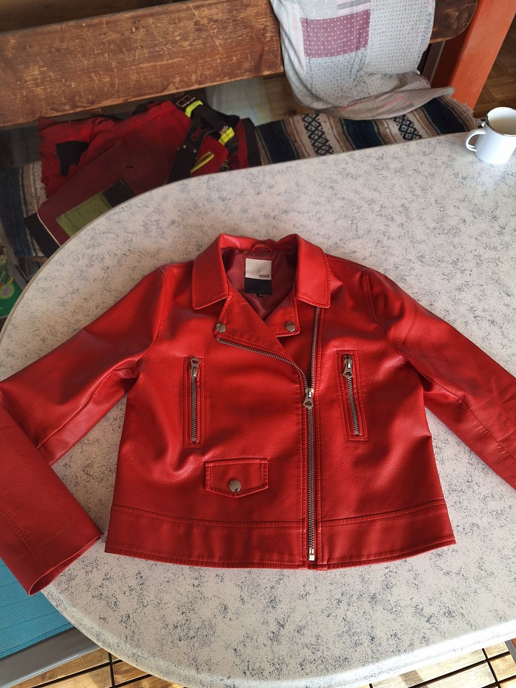 Giacche: Veste rouge entre saison – Usato da La Sarraz venduto da Mbeatles 4