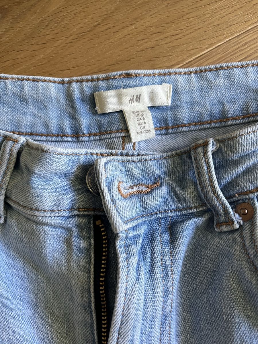 H&M Jeans: H&M Light Wash Jeans – Usato da Dietlikon venduto da ell_p7fn 3