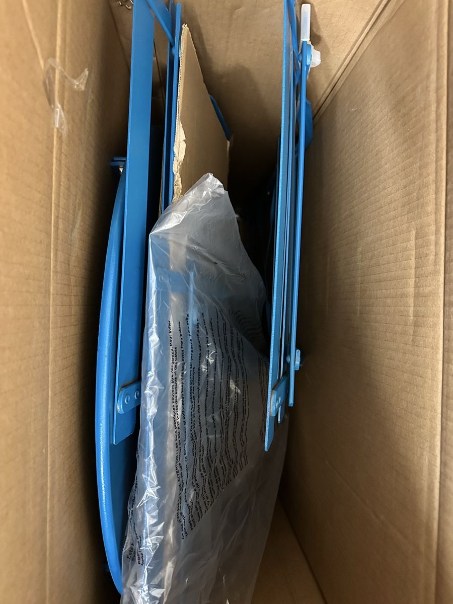 Set di tavolo e panche: Tables and chairs Balcony Set – Usato da Genève venduto da DeepPurple2020 3