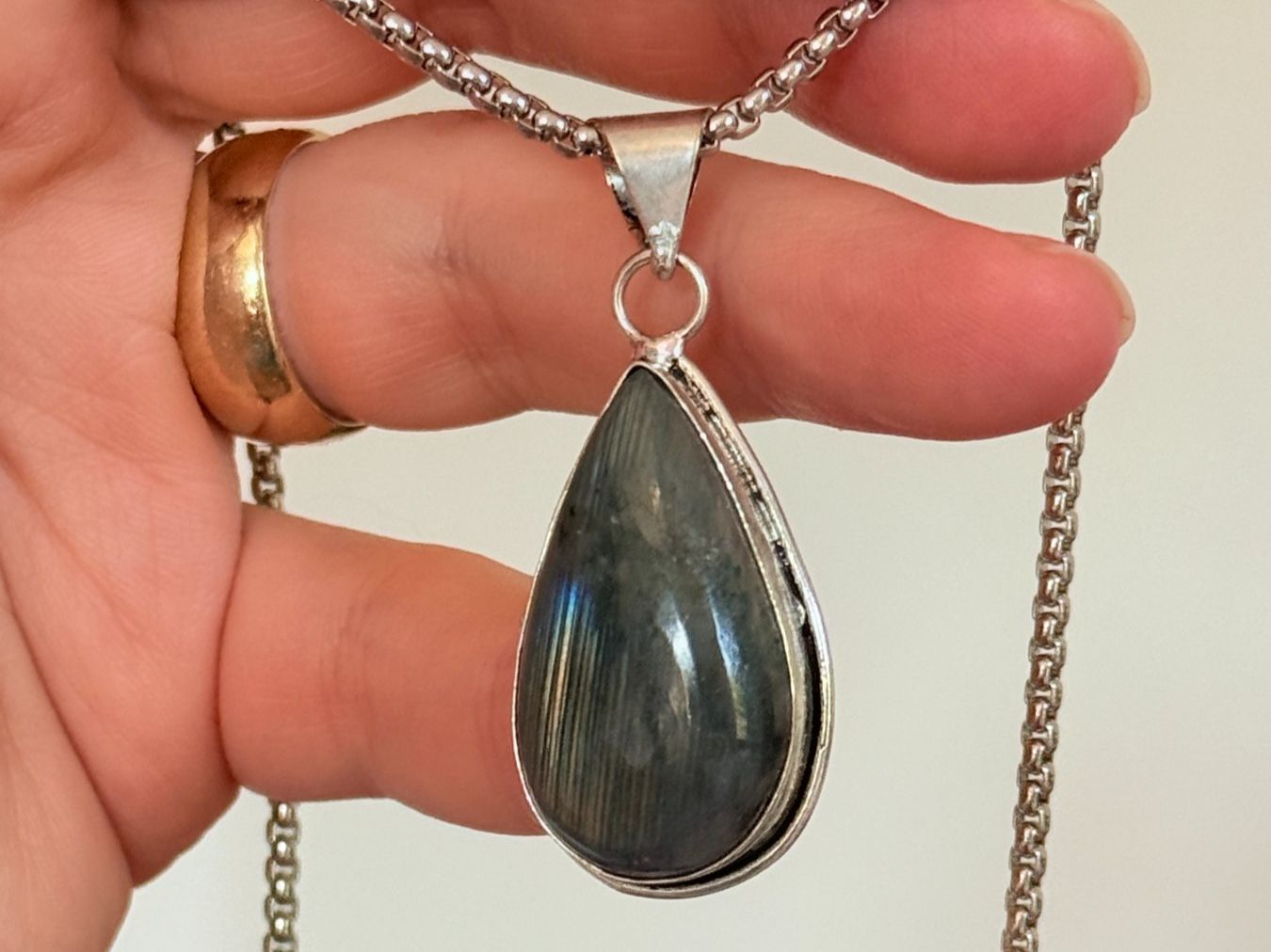 Ketten: Labradorite necklace – Neu und originalverpackt aus Genève von AGBERG 2