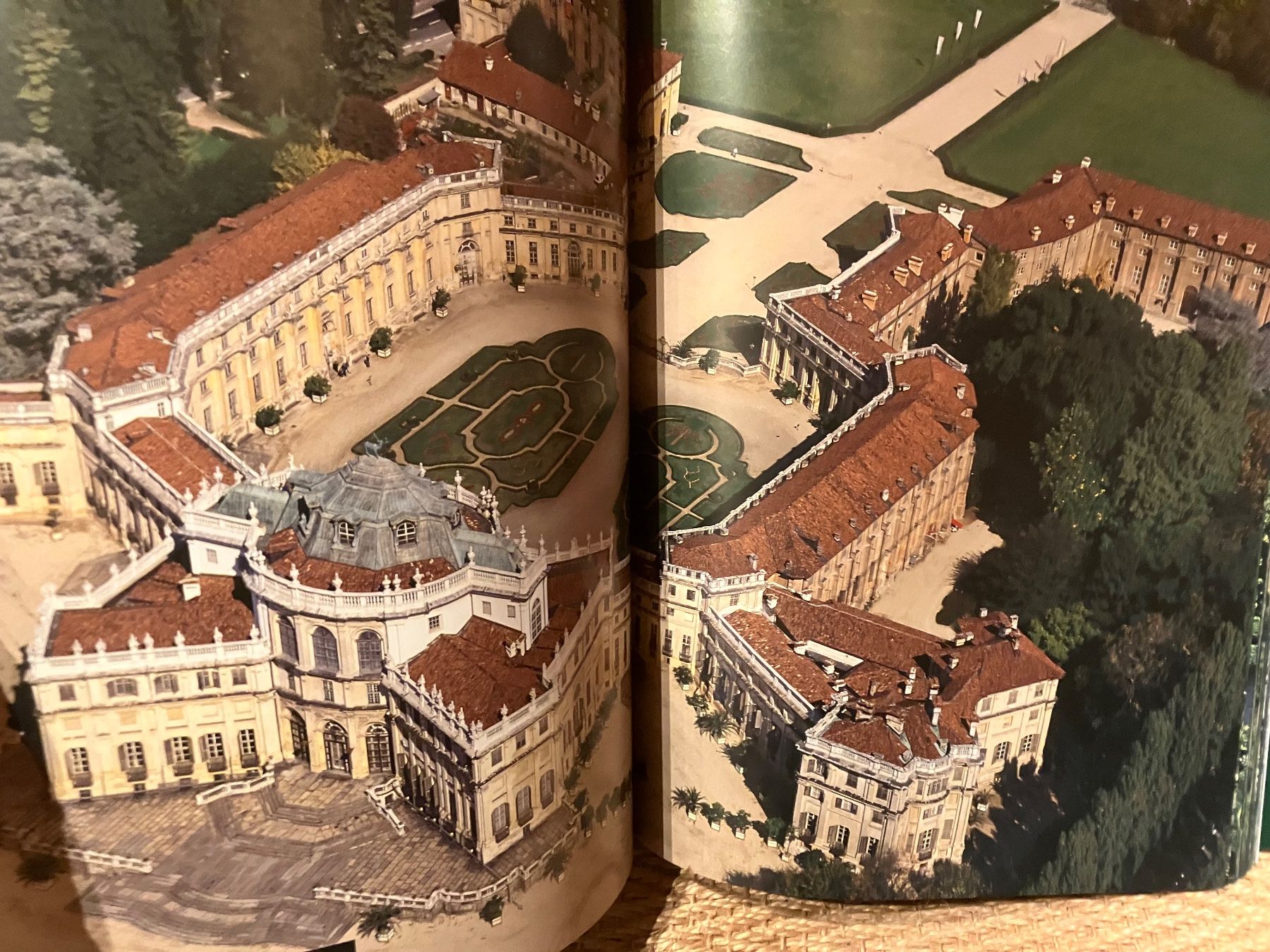 Bücher: Bildband bedeutende Schlösser in Europa – Gebraucht aus Zürich von Byron 2