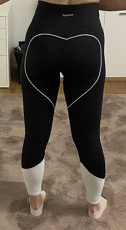 Leggings: Oceans Apart Leggins schwarz – Usato da Gerzensee venduto da mil_792n 1