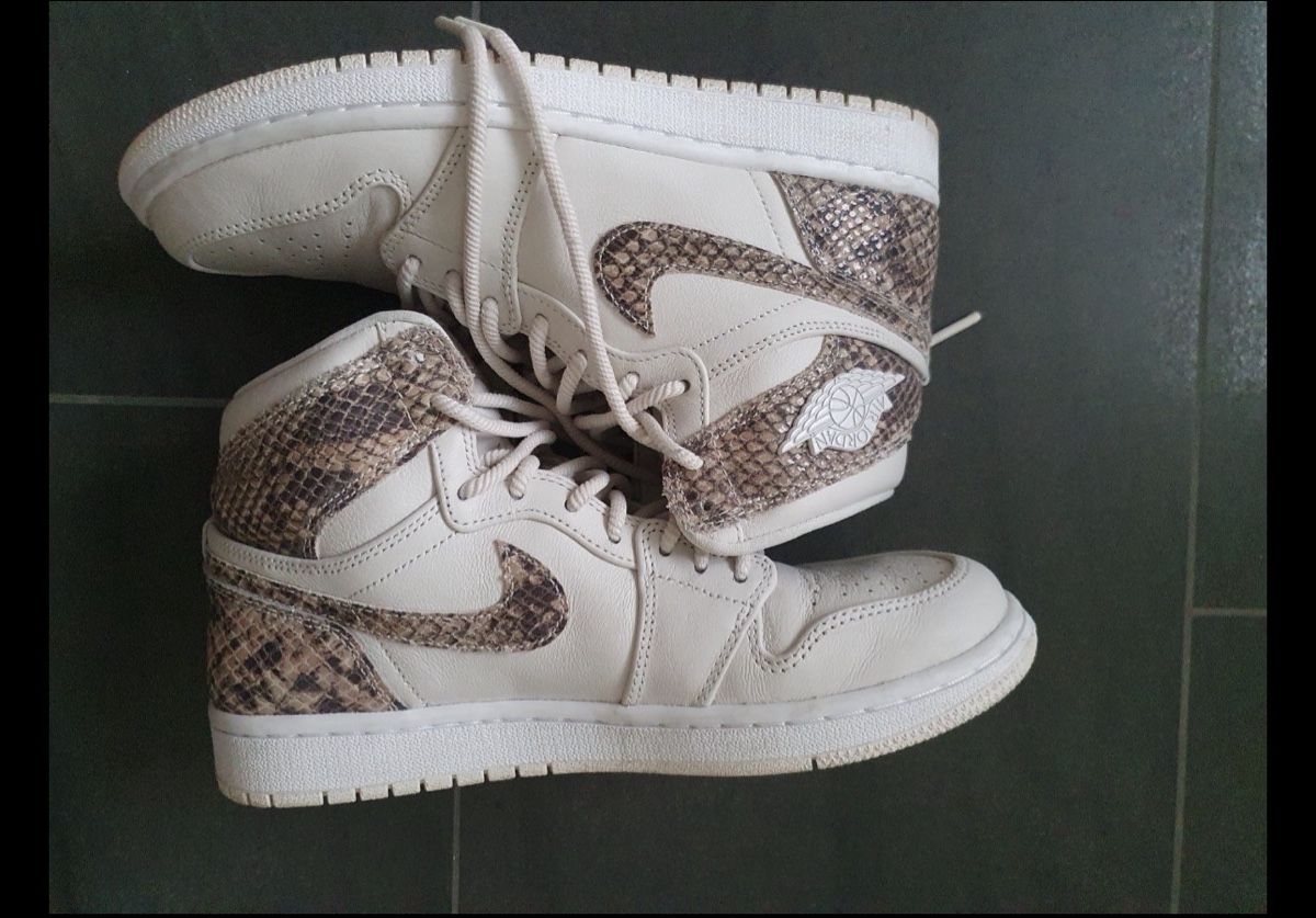 Jordan Scarpe da donna: Air Jordan 1 High – Nuovo (secondo la descrizione) da Genève venduto da Buklaw 4