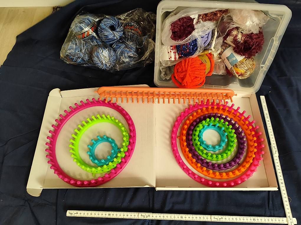 Lana: Handarbeits-Set: 10 Strickringe und viel Wolle – Usato da Frick venduto da fendiartax 1