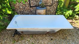 Badewanne aus Gusseisen