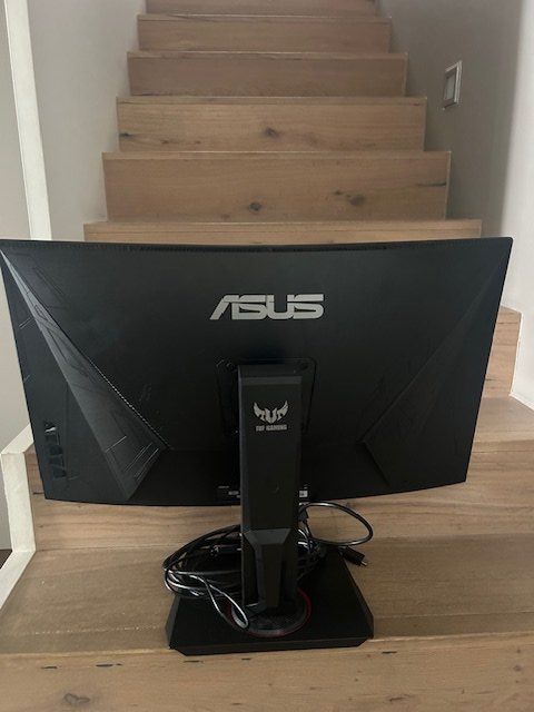 Asus Monitor: ASUS TUF Gaming VG32VQ/Bildschirm – Usato da Küssnacht am Rigi venduto da Uvaan 1