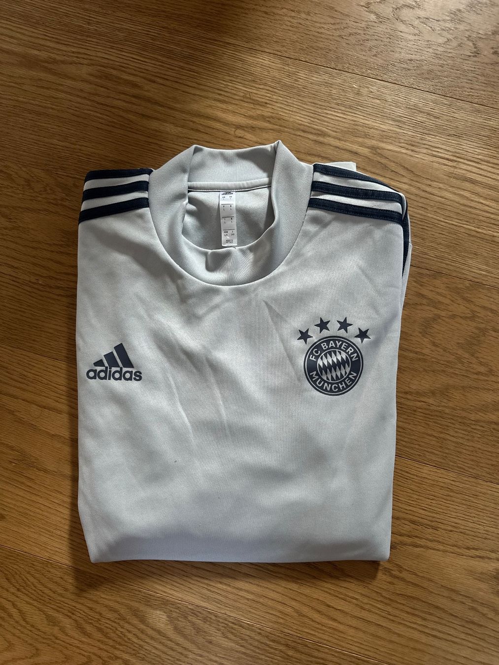 Adidas Pullover & Sweatshirts: FC Bayern München Trainingspullover / Sweatshirt Adidas – Gebraucht aus Basel von Oloir 3