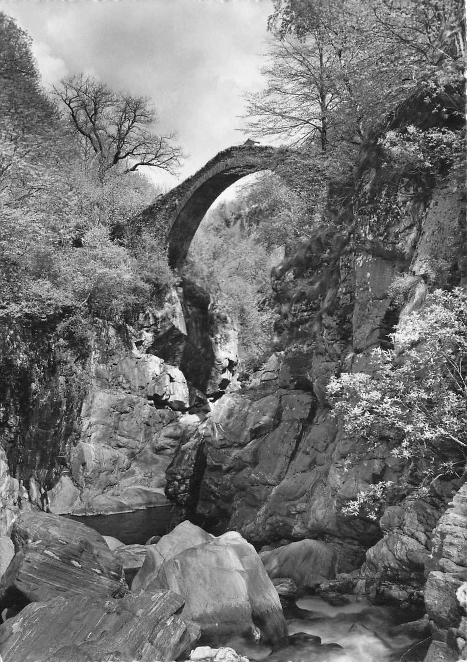 Cartoline postali: Centovalli vecchio ponte formato grande – Usato da Biasca venduto da Blenio71